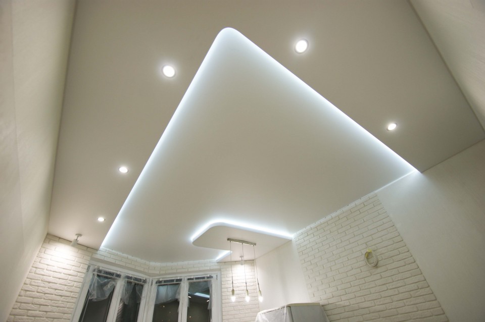 Заказать парящие натяжные потолки в г. Азов